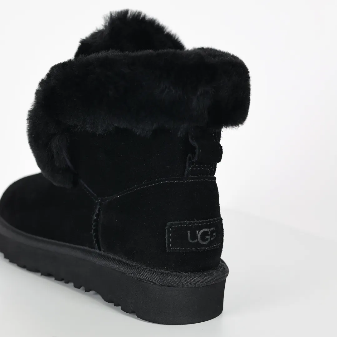Pick up locally 💰620. The core recommendation is good price. The platform’s foreign trade is exclusively for UGG Classic women’s snow boots 1174576. Produced by the ten-year-old brand shoemaking factory production line. Pay attention to every detail. Longfeng A-grade genuine sheep fur is integrated. It is built in full compliance with the ZP process. Size: 35 36 37 38 39 40